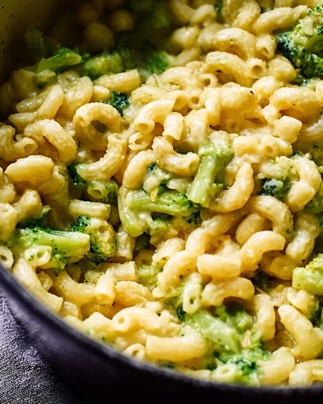One Pot Healthy Broccoli Mac and Cheese